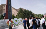 “瞻仰革命先烈，弘揚(yáng)愛國精神”主題黨日活動